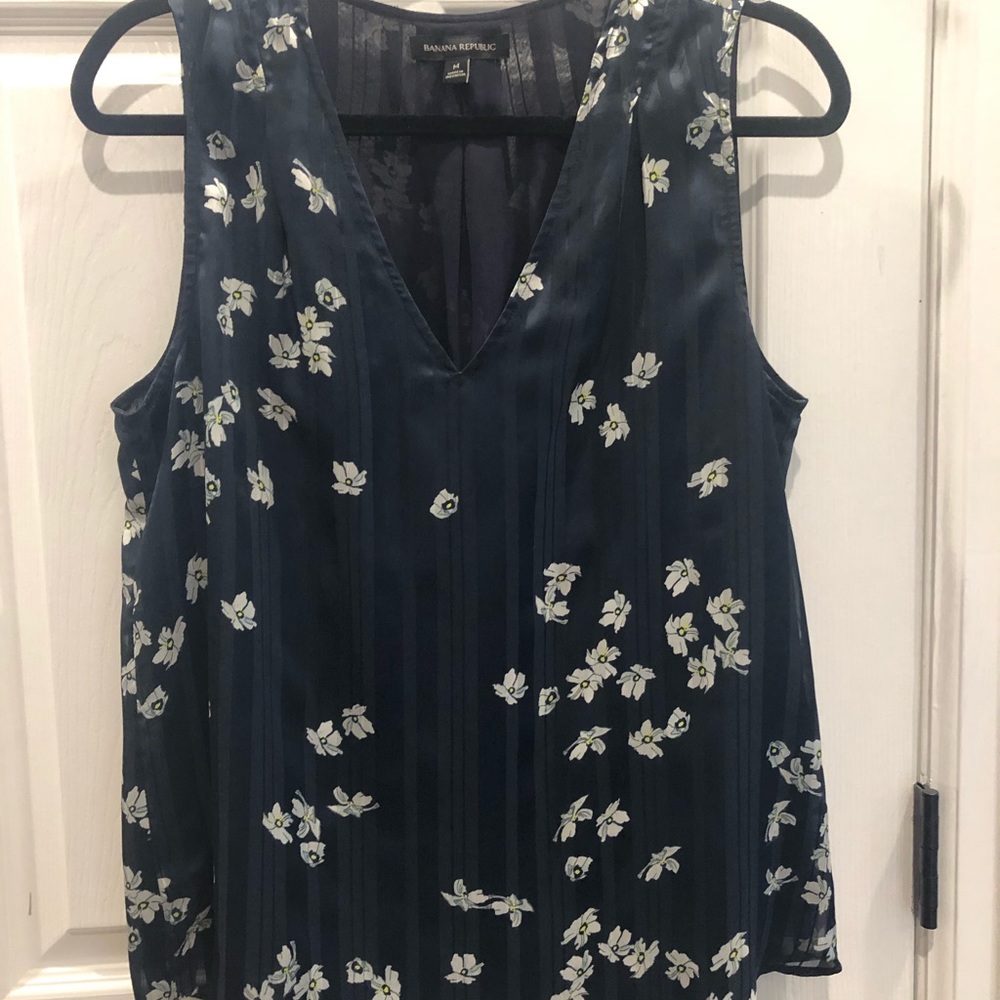 Banana Republic professional sleeveless blouse